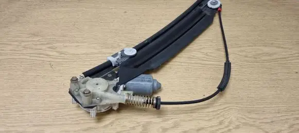 BMW 5 E39 Rear door window regulator with motor 8252429