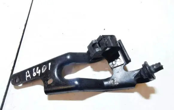 Volvo S40, V40 Engine mounting bracket