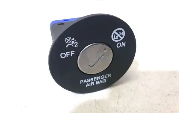 Hyundai Tucson TL Passenger airbag on/off switch 
