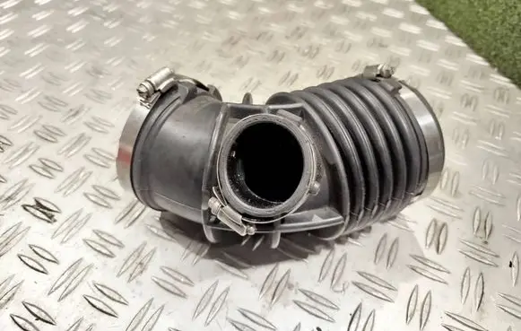 BMW 5 G30 G31 G38 Turbo air intake inlet pipe/hose 8663614