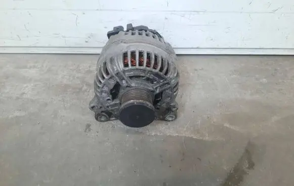 Volkswagen Golf VI Generator/alternator 03C903023A