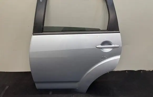 Mitsubishi Outlander Rear door