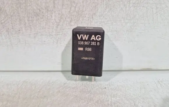 Volkswagen PASSAT B7 Glow plug pre-heat relay 038907281B 0281003032
