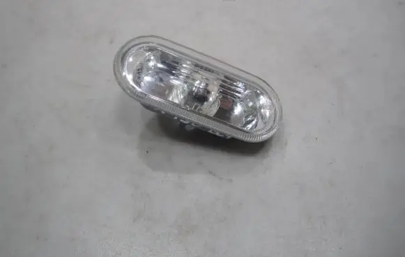 Front fender indicator light