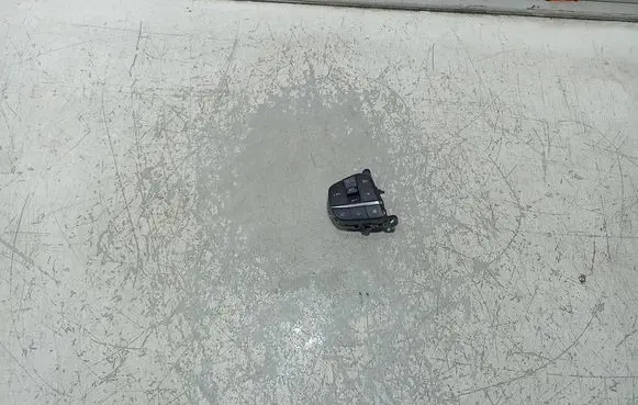 Ford Focus Cruise control switch H1BT9E740AB