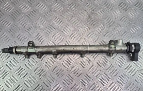 Mercedes-Benz C W203 Fuel main line pipe A6460700295 0445214073