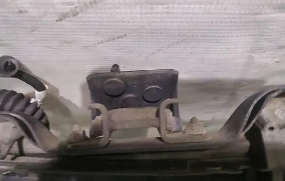 Volvo C30 Tailgate/trunk/boot hinge 