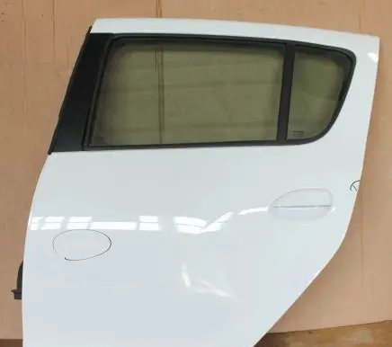 Dacia Sandero Rear door