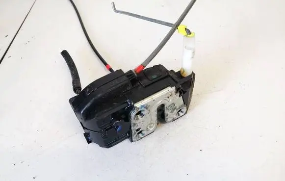 Nissan Note (E11) Front door lock