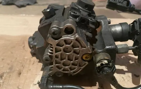 Fuel injection high pressure pump
