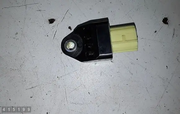Toyota RAV 4 (XA30) Fuel cut-off switch 89831-42010