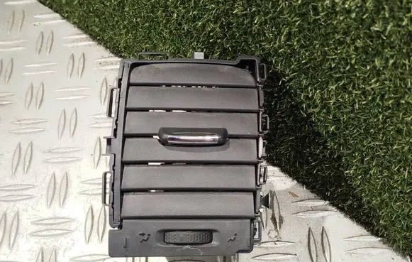 Dash center air vent grill