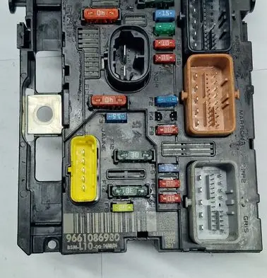 Peugeot 207 BSM Control unit 9661086980 BSML1000 L10