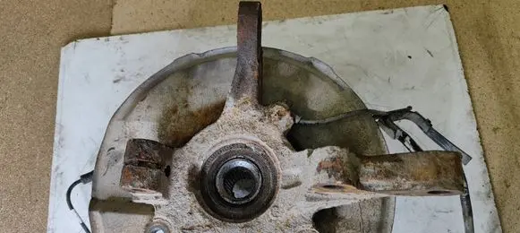 Citroen C-Crosser Front wheel hub