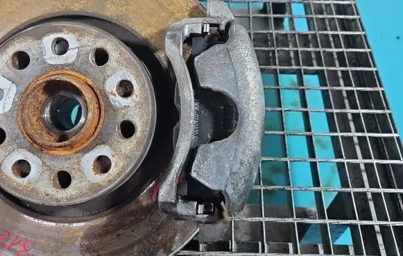 Front brake caliper