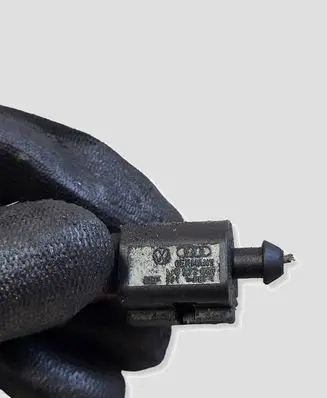 Audi A4 S4 B7 8E 8H Oil pressure sensor 1J0973081