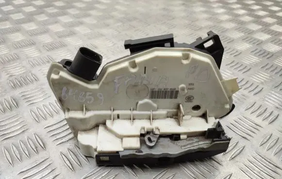 Skoda Fabia Mk2 (5J) Front door lock 1S1837016B