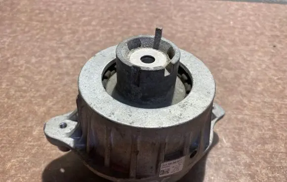 Mercedes-Benz C W205 Engine mount bracket A2052406617