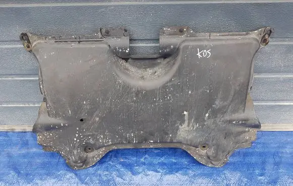 Mercedes-Benz C W204 Engine splash shield/under tray 2045203223FFB A2045203223