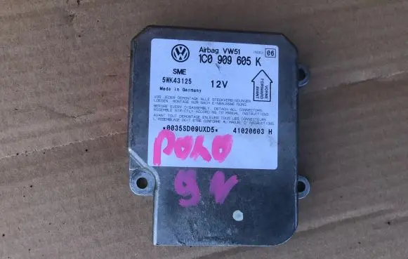 Volkswagen Polo Airbag control unit/module 1C0909605K