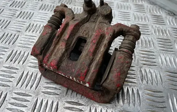 Nissan Pathfinder R51 Rear brake caliper
