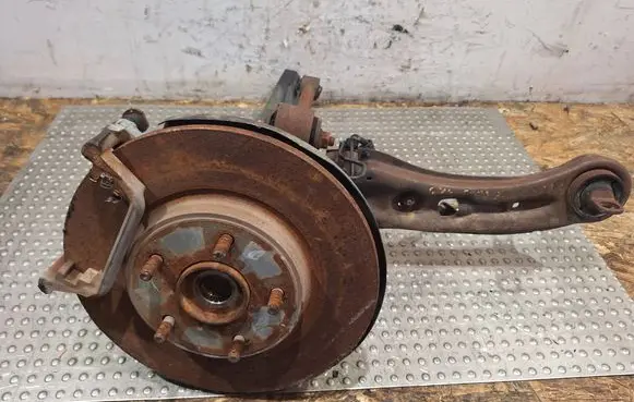 Rear wheel hub spindle/knuckle