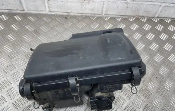 Toyota Prius (XW20) Air filter box 1001406970 2220422010