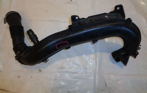 Ford C-MAX II Air intake duct part AV619C623B