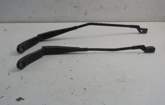 Volvo S60 Front wiper blade arm 30753504