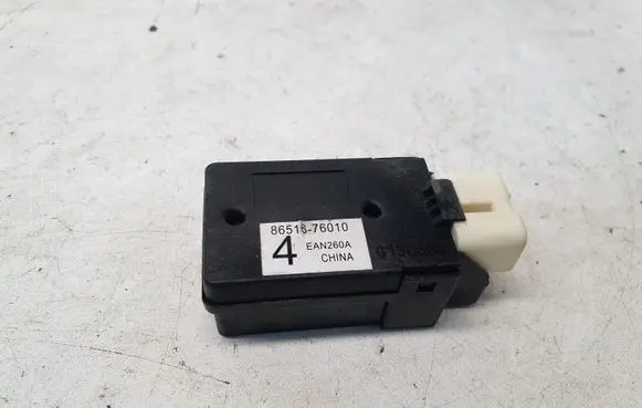 Lexus IS III XE30 Antenna control unit 8651676010