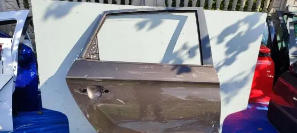 KIA Carens III Rear door DRZ