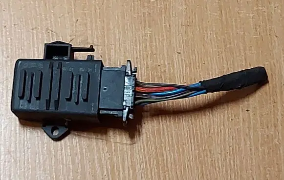 Volkswagen PASSAT B6 Seat heating relay 1K0959772