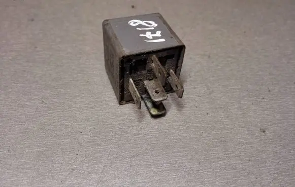 Volkswagen PASSAT B6 Other relay 1J0927841 V23134A52X400