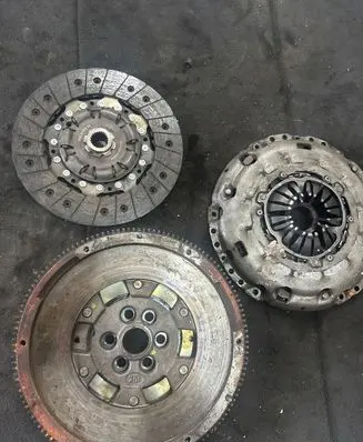 Skoda Octavia Mk2 (1Z) Clutch pressure plate 324035510
