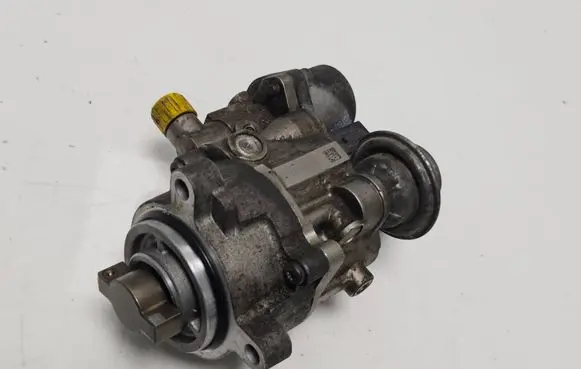 BMW 1 E82 E88 Fuel injection high pressure pump 7594943