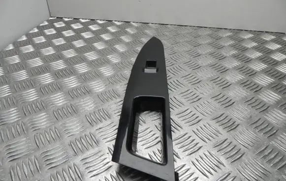 Radio/GPS head unit trim