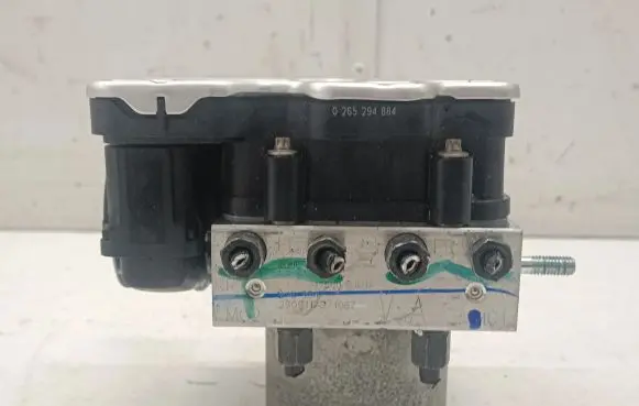 Nissan Qashqai J12 ABS Pump 476606UM1A