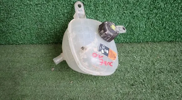 Nissan Juke II F16 Coolant expansion tank/reservoir 