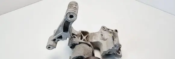 Hyundai Tucson TL Generator/alternator bracket 