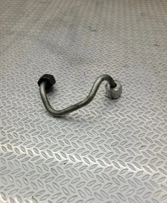 Volvo V40 Cross country Fuel injector supply line/pipe 31303504