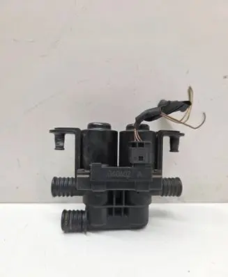 BMW 5 E60 E61 Coolant heater control valve 6927915 1147412176