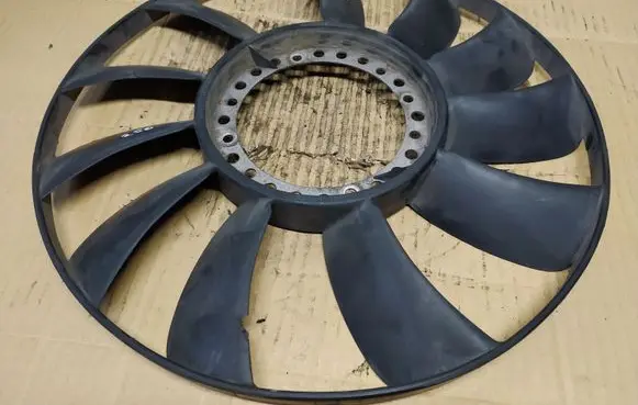 Volkswagen PASSAT B5 Fan impeller 058121301B
