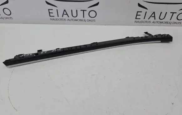 Dashboard glove box trim