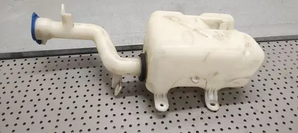 KIA Carnival Windshield washer fluid reservoir/tank