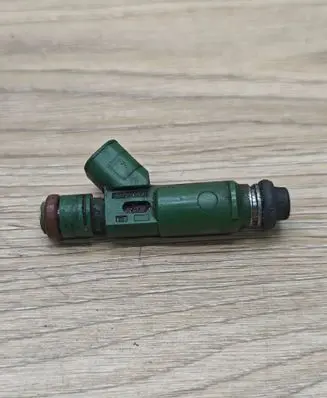 Volvo S60 Fuel injector 9470229