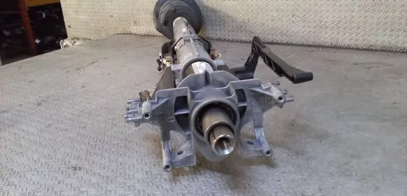 BMW 1 E81 E87 Steering wheel axle 678689901