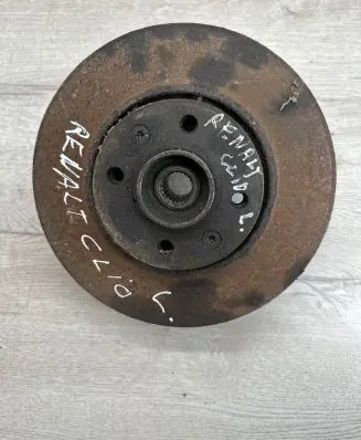 Renault Clio III Front wheel hub 