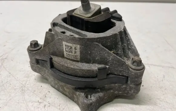 BMW 1 F20 F21 Engine mount bracket 6859412
