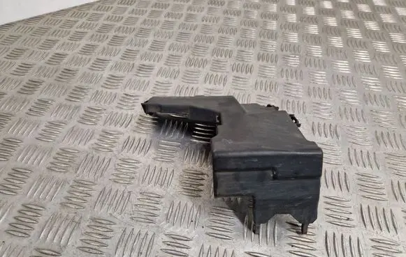 Peugeot 508 RXH Fuse box cover 9666817180