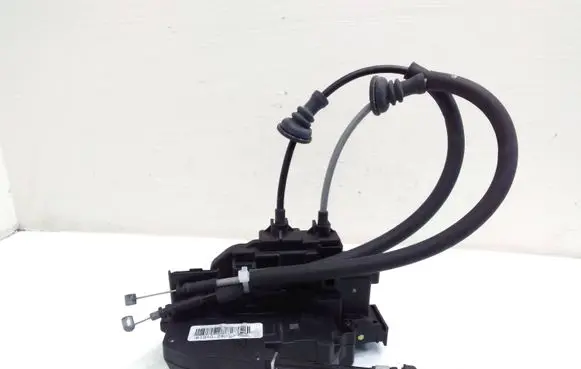 Hyundai Santa Fe Front door lock 813102B030